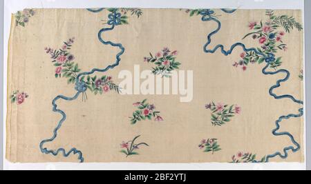 Fragments textiles. Six fragments de soie jaune peints dans la tempera polychrome. La conception montre des vaporisateurs de roses, certains sont maintenus en place par des rubans reliés à un autre spray. Banque D'Images