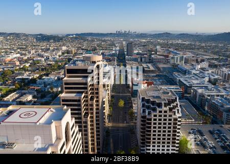 Vue aérienne sur Brand Boulevard dans le centre-ville de Glendale, Californie Banque D'Images