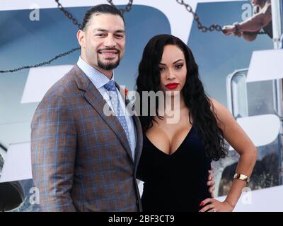 Hollywood, États-Unis. 16 avril 2020. (FICHIER) WWE Star Roman règne et épouse Galina attend des jumeaux pour la deuxième fois. Les règnes romains et sa femme, Galina Becker, attendent un deuxième ensemble de jumeaux. HOLLYWOOD, LOS ANGELES, CALIFORNIE, États-Unis - 13 JUILLET: Le lutteur professionnel américain, les règnes romaines et la femme Galina Becker arrivent à la première mondiale de Universal Pictures" "Fast & Furious présente: Hobbs & Shaw" tenu au Dolby Theatre le 13 juillet 2019 à Hollywood, Los Angeles, Californie, États-Unis. (Photo de Xavier Collin/Agence de presse d'images) crédit: Agence de presse d'images/Alay Live News Banque D'Images