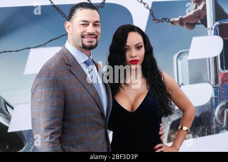 Hollywood, États-Unis. 16 avril 2020. (FICHIER) WWE Star Roman règne et épouse Galina attend des jumeaux pour la deuxième fois. Les règnes romains et sa femme, Galina Becker, attendent un deuxième ensemble de jumeaux. HOLLYWOOD, LOS ANGELES, CALIFORNIE, États-Unis - 13 JUILLET: Le lutteur professionnel américain, les règnes romaines et la femme Galina Becker arrivent à la première mondiale de Universal Pictures" "Fast & Furious présente: Hobbs & Shaw" tenu au Dolby Theatre le 13 juillet 2019 à Hollywood, Los Angeles, Californie, États-Unis. (Photo de Xavier Collin/Agence de presse d'images) crédit: Agence de presse d'images/Alay Live News Banque D'Images