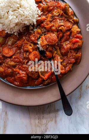 Poulet épicé de la Nouvelle-Orléans et saucisse d'andouille Gumbo Banque D'Images