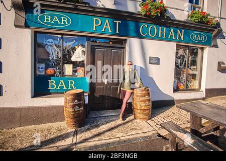 Le bar de Pat Cohan, tel qu'il est présenté dans le film Quiet Man, qui a marqué John Wayne Banque D'Images