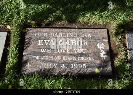 LOS ANGELES, CA/USA - 15 MARS 2019 : la pierre tombale d'EVA Gabor au Pierce Brothers Westwood Village Memorial Park, lieu de repos final des célébrités Banque D'Images