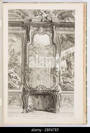 Cabinet de M. le Comte Bielenski sic Grand Marchal de la Couronne de Sologne bouret en 1734 Chimine avec glace avec bec de plaque ct une partie du lambris dappui et des premières plaques 87 dans l'Oeuvre de juste Aurle Meissonnier Paris 1748. Dessin à grande échelle de cheminée avec des andirons en premier plan et décoration cartouche à l'arrière de l'ouverture. L'hôtel se compose d'un grand miroir rococo qui reflète l'autre côté de la chambre. Banque D'Images