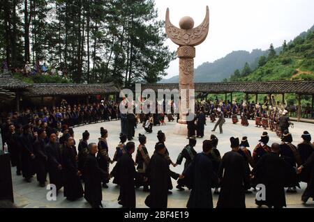 Le 23 juillet 2006, le 50ème anniversaire de la création de la préfecture autonome de Qiandongnan Miao et Dong à Guizhou, dans la capitale de l'automobile Banque D'Images