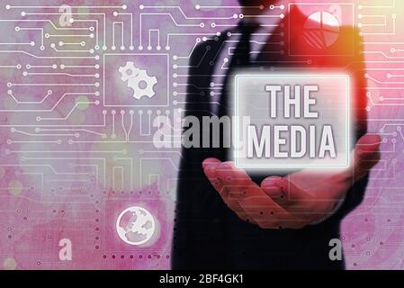 Main conceptuel écrit, indiquant les médias. Sens Concept principal moyen de communication de masse qui sont considérées collectivement Banque D'Images