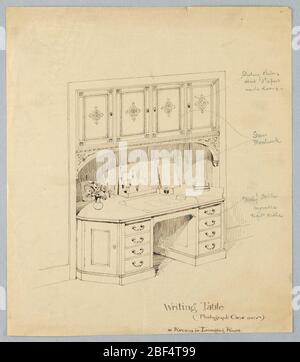 Design pour bureau intégré à Alcove. Bureau de travail dans la niche intégrée; l'avant a quatre petits tiroirs horizontaux de chaque côté du centre ouvert; tiroir vertical unique placé dans les deux coins avant cantés; ustensiles de travail, vase de fleurs, et livre sur le dessus; au-dessus, quatre tiroirs verticaux de placard supporte Banque D'Images