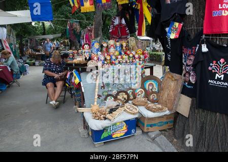 Stallez sur un marché aux puces au centre de Chisinau, capitale de la République de Moldova Banque D'Images