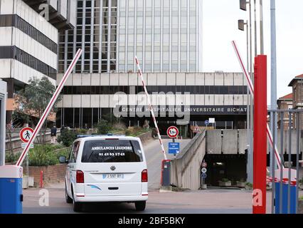 Paris. 15 février 2020. Photo du dossier prise le 15 février 2020 montre l'hôpital Bichat à Paris, France. Un mois après l'imposition d'un confinement national, l'épidémie de coronavirus reste « dynamique » en France, avec 17 920 morts, a déclaré jeudi un responsable de la santé. Dans une mise à jour, le directeur général de la Santé, Jérôme Salomon, a annoncé que le nombre de morts combinées du coronavirus a augmenté de 753 par jour. Au total, 11 060 patients sont morts dans les hôpitaux, soit une augmentation quotidienne de 417 par rapport à 514 mercredi. Les décès enregistrés dans les maisons de soins infirmiers ont totalisé 6 860, en hausse de 336. Crédit: Gao Jing/Xinhua/Alay Live News Banque D'Images