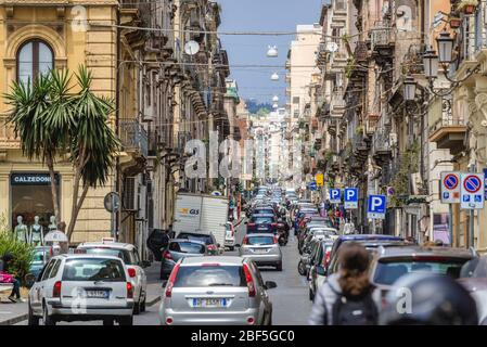 Via Caronda rue à Catane, deuxième plus grande ville de Sicile île en Italie Banque D'Images