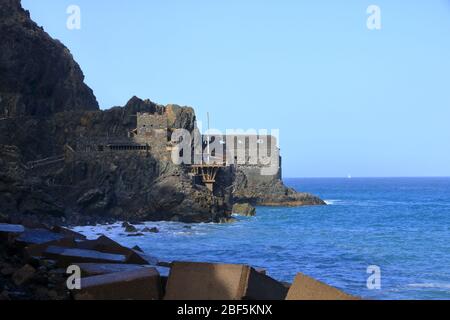 L'ancien terminal pour la livraison de marchandises et de bananes, le Castillo del Mar. Aujourd'hui, un centre culturel et artistique abandonné à Vallehermoso sur la Gomera, Spa Banque D'Images