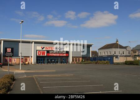 DW Sports Store and Fitness Club, barrow-in-furness, fermé, verrouillé, parking vide, verrouillé, verrouillage covid-19, printemps 2020, fermé, loisirs, Royaume-Uni Banque D'Images