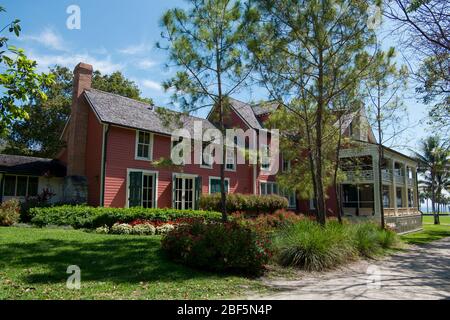 Vue extérieure du bâtiment d'origine sur la propriété, Richmond Cottage. Au parc national du patrimoine de Charles Deering Estate à Miami, en Floride. Banque D'Images