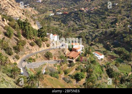 Maisons colorées à Guaidil près de la ville de Vallehermoso et de la vallée sur l'île de la Gomera, îles Canaries en Espagne Banque D'Images