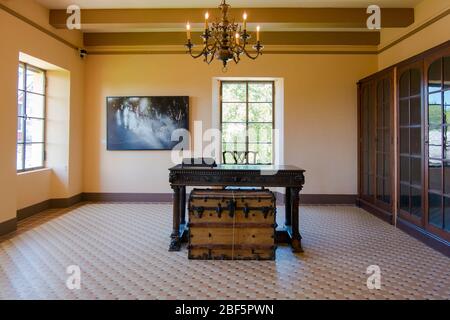 La cave à vin dans le manoir de pierre. Un bureau à l'étage, étudier à la maison de rapport de pierre. Au parc national du patrimoine de la propriété Charles Deering à Miami, F Banque D'Images