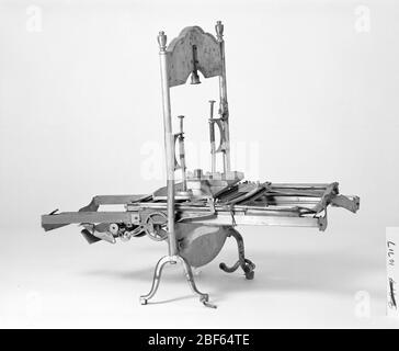 Modèle de brevet pour une presse à levier manuel. Ce modèle de brevet démontre une invention pour une presse à levier manuel qui a reçu le brevet numéro 10717. La presse est une presse à main auto-encrante avec un lit fixe. Le papier a été mis en place par un chariot à double châssis avec rouleaux encreurs. Banque D'Images