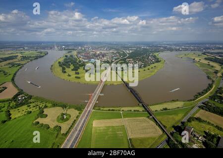 , pont de l'autoroute A 42 et pont ferroviaire sur le Rhin à Duisburg, 09.06.2016, vue aérienne, Allemagne, Rhénanie-du-Nord-Westphalie, région de la Ruhr, Duisburg Banque D'Images