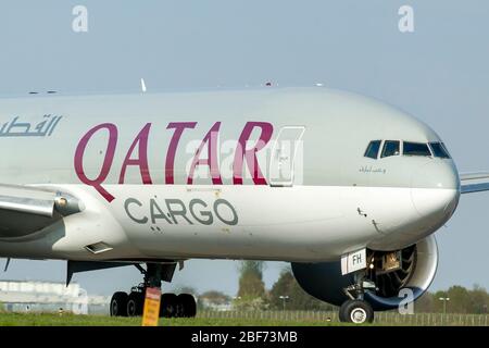 16 avril 2020 Maastricht, les avions des Pays-Bas quittant l'aéroport Qatar cargo vliegtuig A7-BFH Qatar cargo avion A7-BFH Banque D'Images