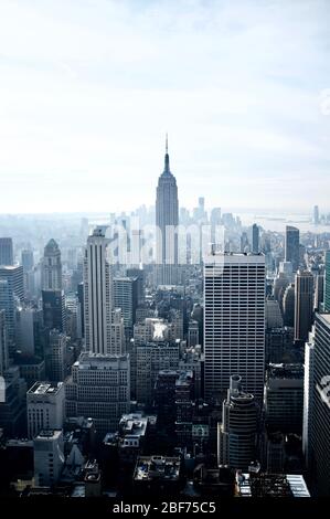 Magnifique, Manhattah, New York, avec l'Empire State Building. Photo prise de 'The Rock' par une journée ensoleillée. Banque D'Images