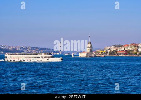 Paysage de la Tour de la Maiden. La Tour de la Maiden est sur les eaux d'Uskudar et peut être considérée comme la pierre angulaire du Bosphore. Banque D'Images
