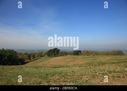 Une collines désertes de Clent, Worcestershire pendant le verrouillage du Coronavirus en avril 2020. Banque D'Images