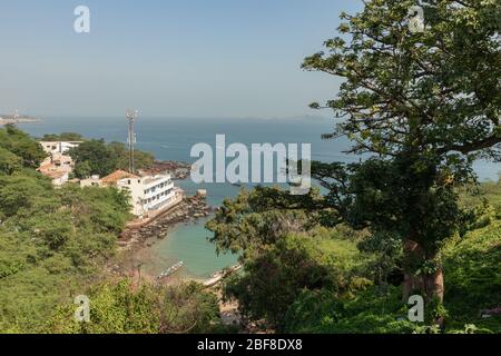 Côte, plage et végétation de Dakar. Dakar. Sénégal. Afrique de l'Ouest. Banque D'Images