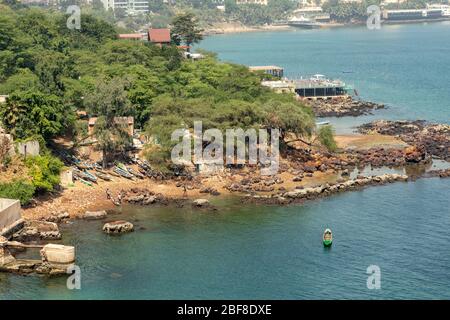 Côte, plage et végétation de Dakar. Dakar. Sénégal. Afrique de l'Ouest. Banque D'Images