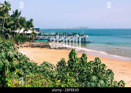 Côte, plage et végétation de Dakar. Dakar. Sénégal. Afrique de l'Ouest. Banque D'Images