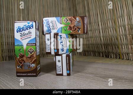 Chiangmai, Thaïlande - 17 avril 2020: Lait uht au chocolat Hollandais. Produit de thaïlande. Banque D'Images