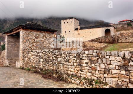 Le manoir Hamko (également connu sous le nom de "manoir Zeinel bey - XVIIIe siècle), bâtiment ottoman dans la ville de Konitsa, Ioannina, Épire, Grèce. Banque D'Images