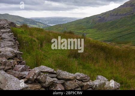 Vue depuis le haut du col Kirkstone en direction du sud vers Windemere, Lake District, Cumbria, Angleterre, Royaume-Uni Banque D'Images