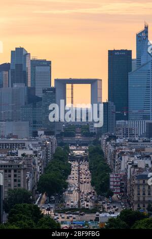 Le quartier des affaires central de Paris au coucher du soleil, vu de l'Arc de Triomphe Banque D'Images