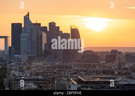 Le quartier des affaires central de Paris au coucher du soleil, vu de l'Arc de Triomphe Banque D'Images