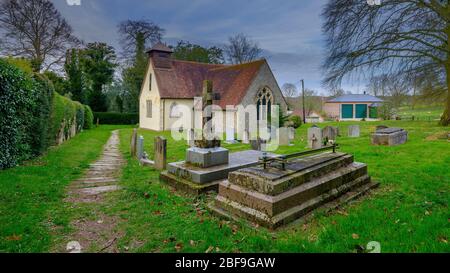 Bramdean, Royaume-Uni - 7 avril 2020: L'église de St Simon et St Jude à côté de Bramdean Manor dans Hampshire, Royaume-Uni Banque D'Images