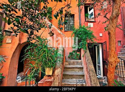 Arco degli Acetari, une belle petite cour, cachée derrière un passage voûté, près de Campo de' Fiori, Rome, Italie. Banque D'Images