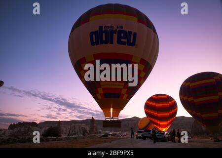 Ballon d'air volant sur le ciel à Cappadoce, Goreme, Nevsehir, Turquie. Vacances, voyage et vacances en Cappadoce Turquie Banque D'Images