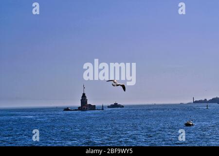 Paysage de la Tour de la Maiden. La Tour de la Maiden est sur les eaux d'Uskudar et peut être considérée comme la pierre angulaire du Bosphore. Banque D'Images