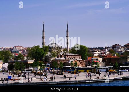 Mosquée Mihrimah Sultan Üsküdar, Istanbul. Mihrimah Sultan, une mosquée historique située à Üsküdar Pier. Banque D'Images