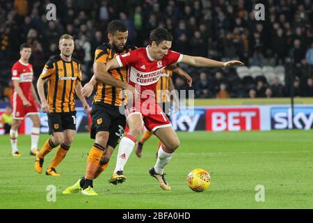 KINGSTON SUR HULL, ROYAUME-UNI. Stewart Downing de Middlesbrough tient son nom de Kevin Stewart de Hull City lors du match du championnat Sky Bet entre Hull City et Middlesbrough au stade KC, Kingston, à Hull, le mardi 31 octobre 2017. (Crédit: Mark Fletcher | mi News) Banque D'Images