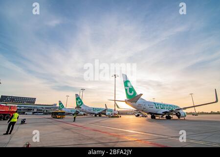 Rotterdam, Pays-Bas. 17 avril 2020. ROTTERDAM, 15-04-2020, six avions de Transavia sont mis à la terre à cause du Coronavirus à l'aéroport de Rotterdam-la Haye. ZES Transavia toestellen staan al weken aan de grond vanwege de corona maatoregelen. Crédit: Pro SHOTS/Alay Live News Banque D'Images