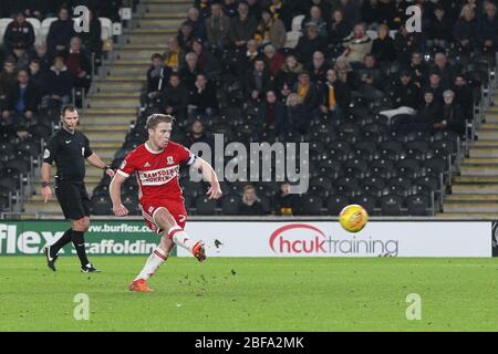 KINGSTON SUR HULL, ROYAUME-UNI. Les scores de la bourse de Middlesbrough obtenus à partir de l'endroit de pénalité lors du match du championnat Sky Bet entre Hull City et Middlesbrough au stade KC, Kingston, à Hull, le mardi 31 octobre 2017. (Crédit: Mark Fletcher | mi News) Banque D'Images