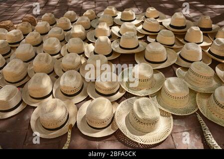 Chapeaux de paille à vendre au patrimoine mondial de l'UNESCO Trinidad, Cuba Banque D'Images