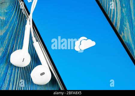 Helsinki, Finlande, le 4 mai 2019 : l'icône de l'application Microsoft OneDrive sur Apple iPhone écran X close-up. Microsoft onedrive icône de l'application. O Microsoft Office Banque D'Images