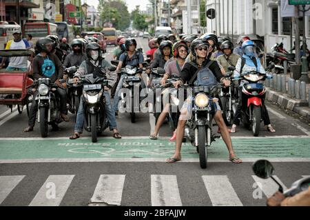 Scooters et motos à Yogyakarta, Java, Indonésie Banque D'Images