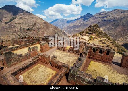 Pisac Inca site, ruines antiques, et terrasses. Partie de la vallée sacrée du Pérou. Banque D'Images