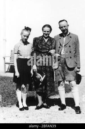 Heinrich Luitpold Himmler 7 octobre 1900 C 23 mai 1945) ici: Himmler avec sa femme Margarete et sa fille Gudrun Banque D'Images