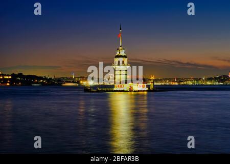Paysage de la Tour de la Maiden. La Tour de la Maiden est sur les eaux d'Uskudar et peut être considérée comme la pierre angulaire du Bosphore. Banque D'Images