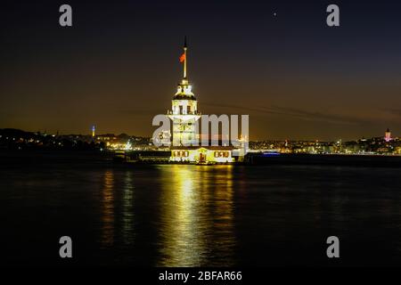 Paysage de la Tour de la Maiden. La Tour de la Maiden est sur les eaux d'Uskudar et peut être considérée comme la pierre angulaire du Bosphore. Banque D'Images