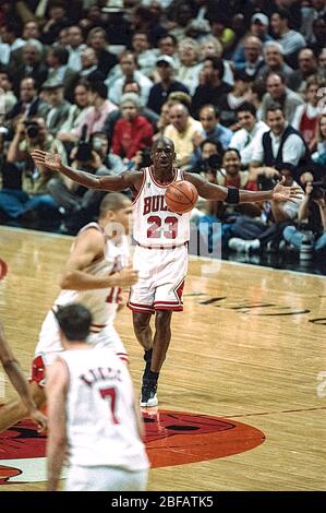 Michael Jordan rivalise avec l'Utah Jazz lors des finales NBA de 1997 Banque D'Images