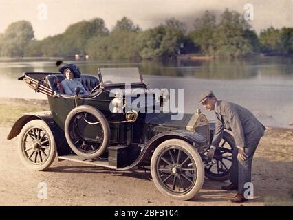 1910 la photographie n'est pas un produit de la colorisation moderne. C'est un 'autochrome' qui a été le premier processus de photographie couleur inventé et breveté par les frères Lumire en France en 1903. Banque D'Images